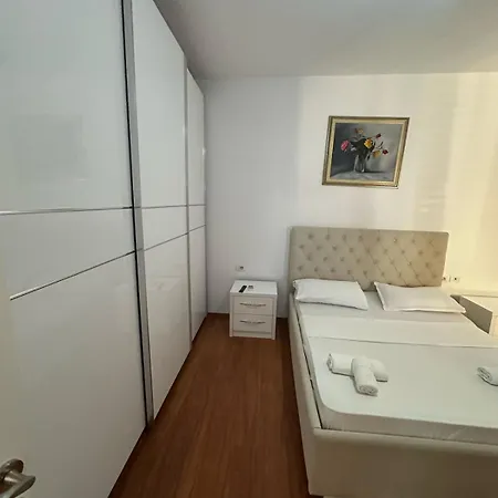 Elby ,airport Pick Up Drop Off Apartment *