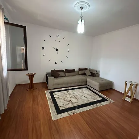 Elby ,airport Pick Up Drop Off Apartment Berat