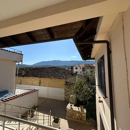 Elby ,airport Pick Up Drop Off Apartment Berat