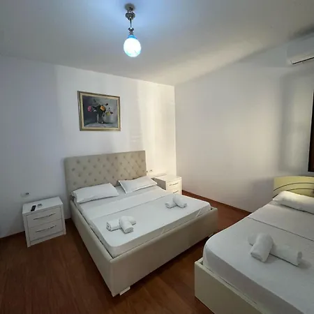 Elby ,airport Pick Up Drop Off Apartment Berat