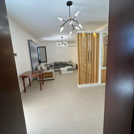 Elby ,airport Pick Up Drop Off Apartment *